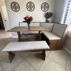 Dining nook 