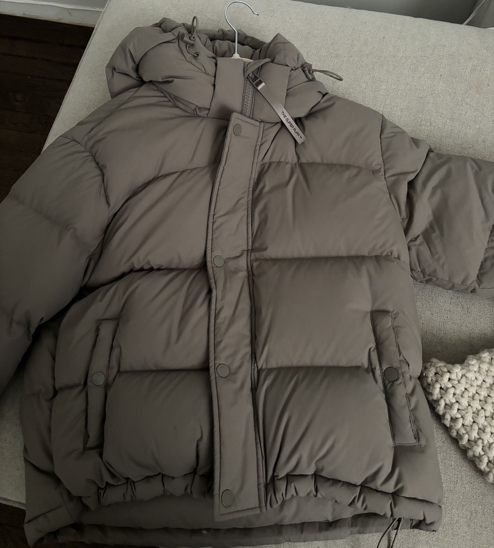 Aritzia Super Puff Shorty - Size Small