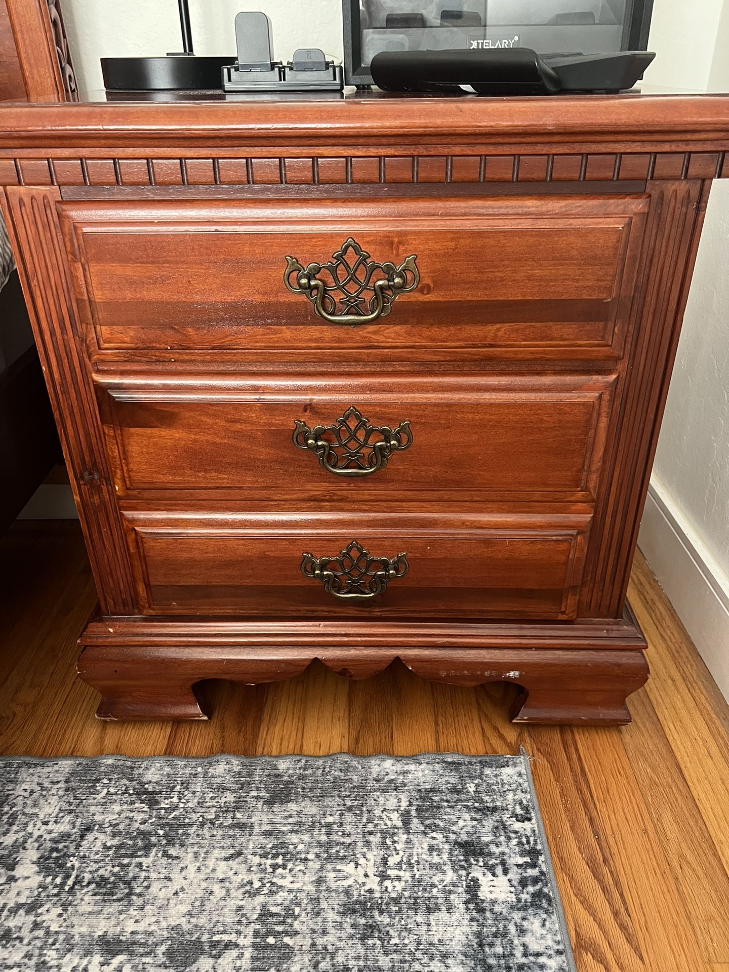 King Size Bed With 2 Night Stands