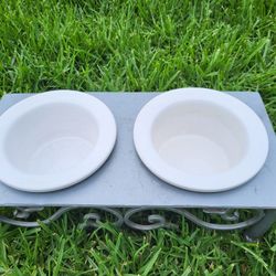 Elevated Metal Pet Feeder 