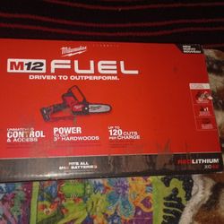 Brand New Milwaukee M12 FUEL HATCHET 6" PRUNING SAW KIT   W/ XC4.0 BATTERY & CHARGER 
