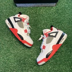 Jordan 4 “Fire Red” Size 10