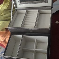 Jewelry Box. Silver Color  $8