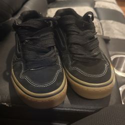 only wore twice they dont fit on me so ill take offers