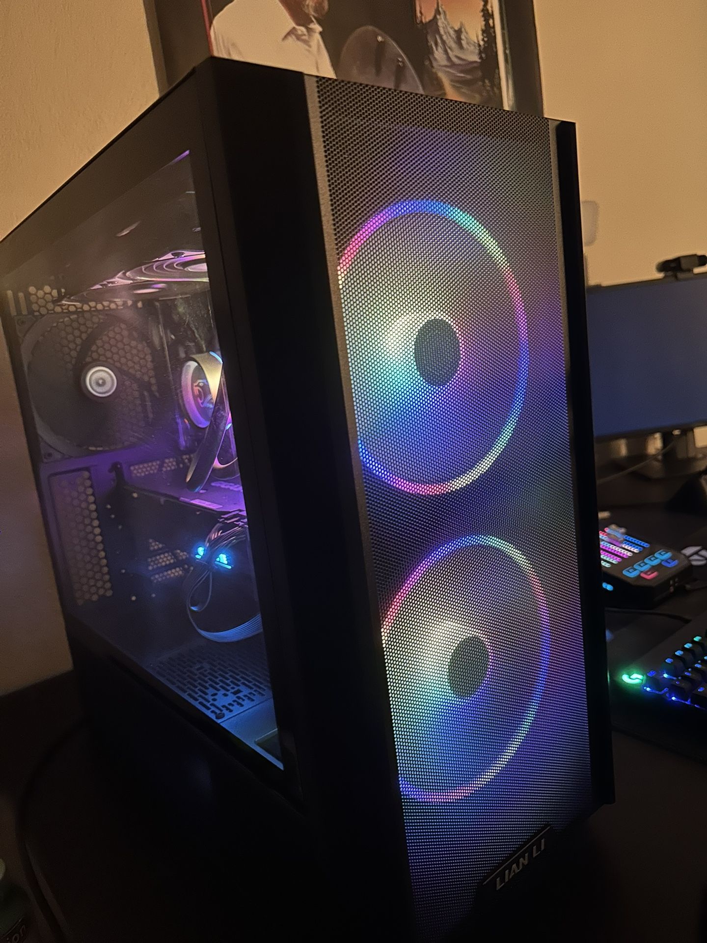 High FPS Gaming/ Streaming PC with Keyboard.