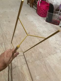 Metal stand things