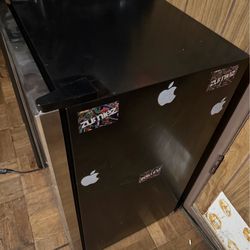 Mini fridge newair cans and wine holder up to 126 cans