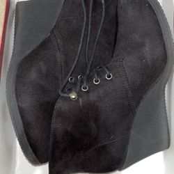 Women. Black Wedge Boot 