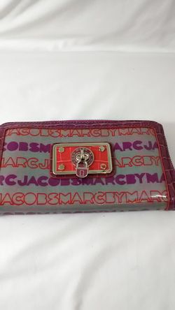 Marc By Marc Jacobs Zipper Locket Patent & Leather Colorful Wallet RARE Mint Condition Hardly Used it Gorgeous Authentic