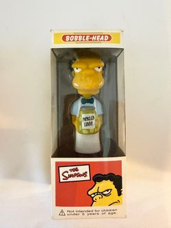 BOBBLE-HEAD MOE