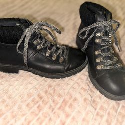 Snow Boots Size 8.5 Women