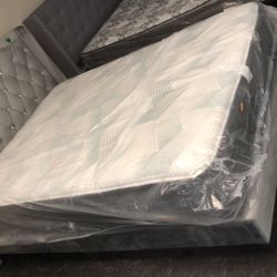 BRAND NEW QUEEN SIZE PLATFORM BED FRAME WITH MATTRESS 