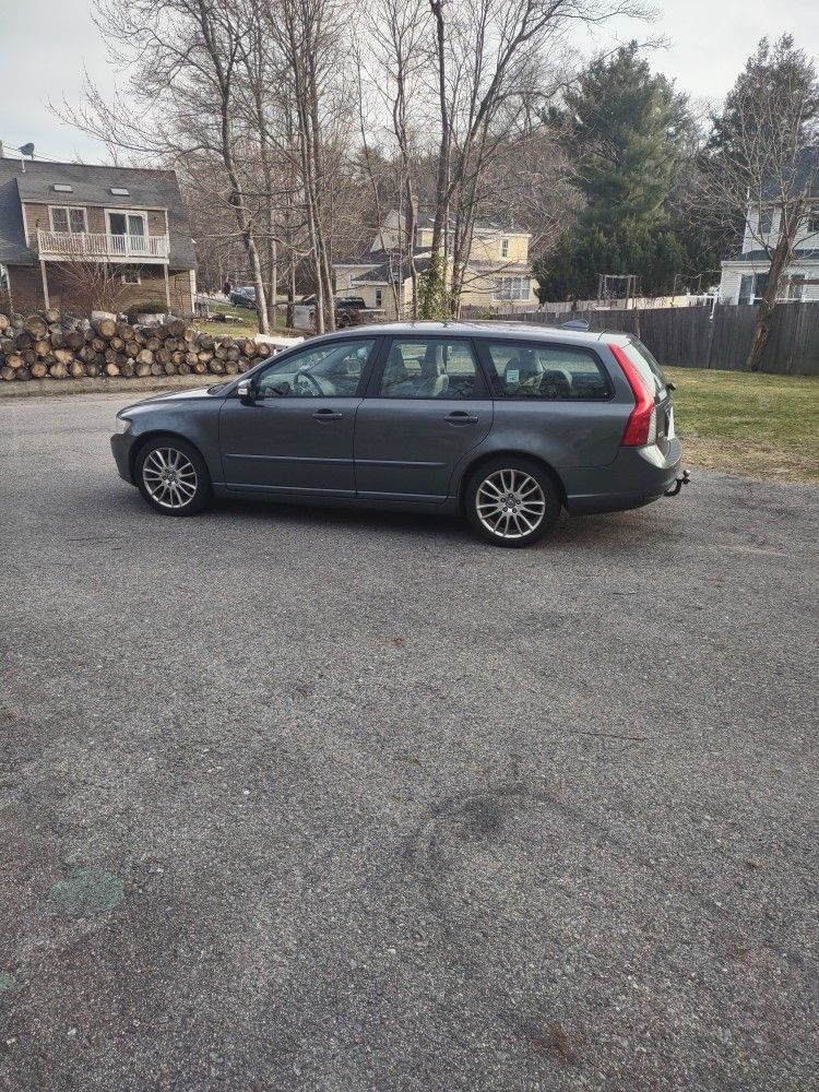 2010 Volvo V50 - 3500$
