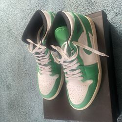 Air Jordan 1 Mid 'Lucky Green 9.5