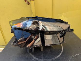 2020-2024 MAZDA CX-30 RH HEADLIGHT OEM