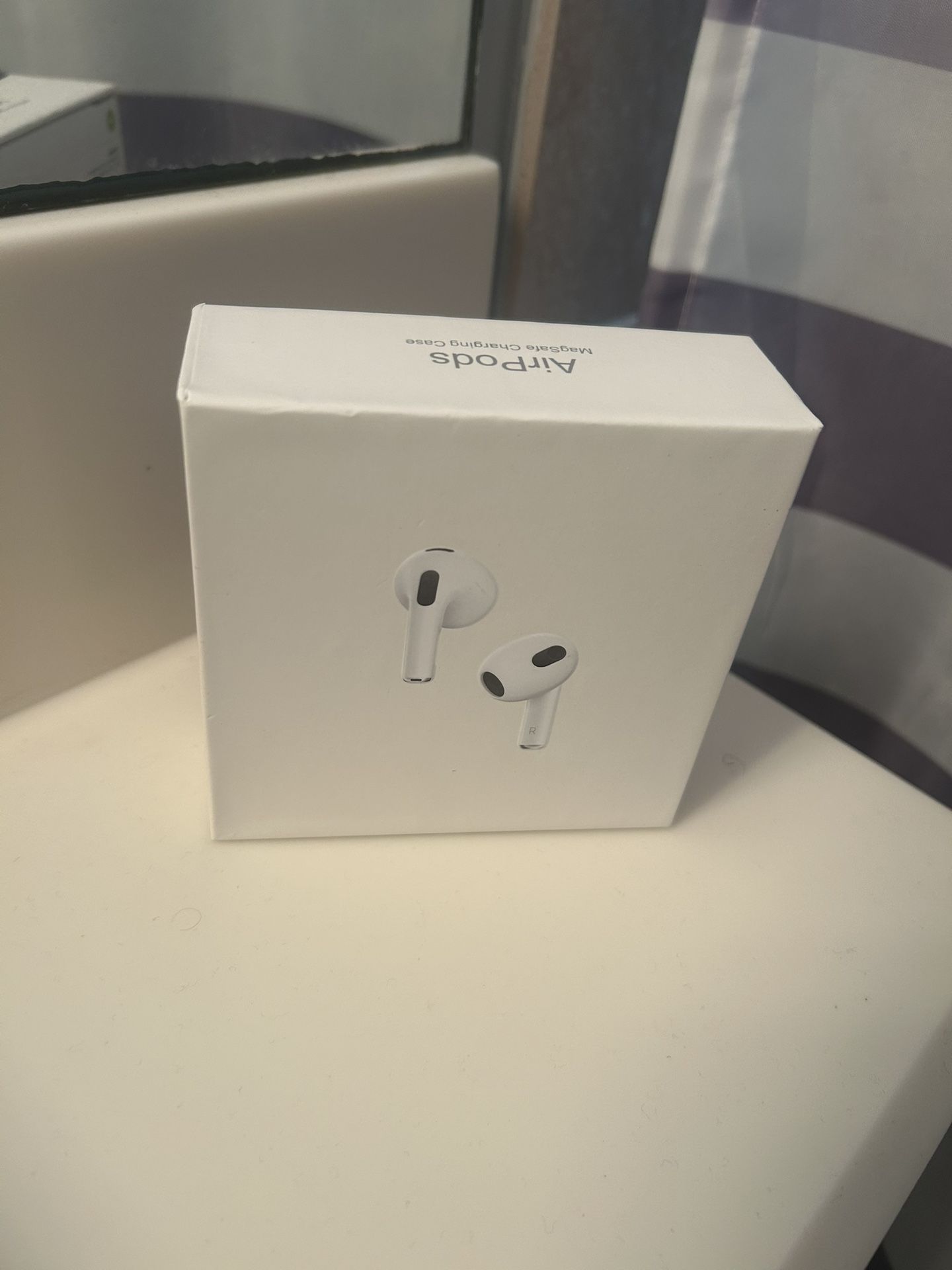 White Bluetooth Air Pod Earbuds 2nd Generation