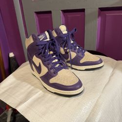 Swoosh Size 7.5 Women’s Nike Wedge Sneakers