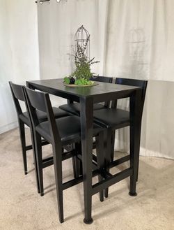 High Breakfast Bar With 4 Chairs PERFECT FOR APARTMENT OR STUDIO!