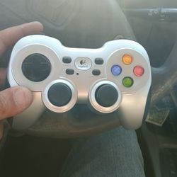 Logitech Cordless Xbox  Rumblepad 2 PC Computer Game Controller Vibration 2.4 GHz.