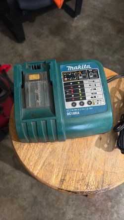 Makita charger 15$