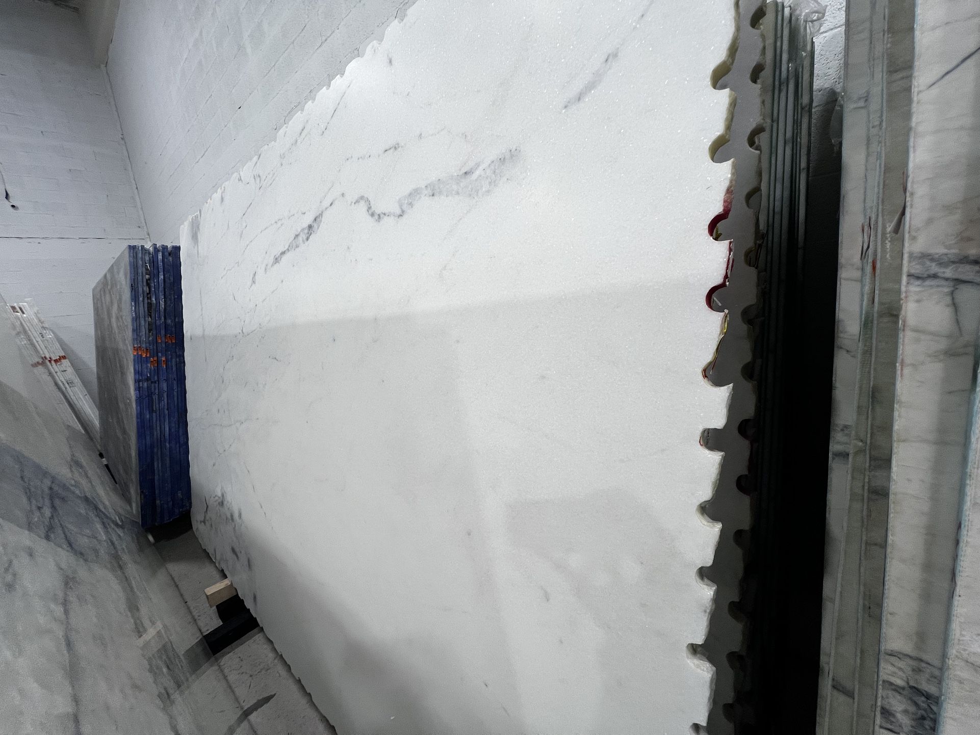 πͺ¨ Shadow white Quartzite Slabs β 3cm (1 1/4β) β Honed