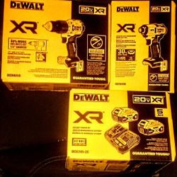 DeWalt 2 XR 20 And 2 Batteries