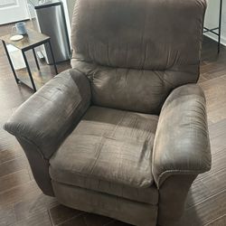 La-Z-Boy Brown Recliner – Super Comfortable & Clean – Priced to Go!