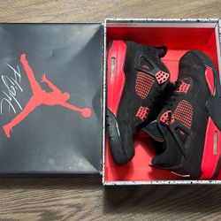 Used Jordan 4 Red Thunder Size 9