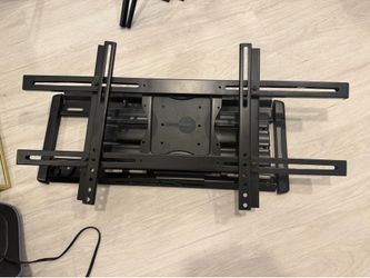 OmniMount Heavy-Duty Full Motion TV Wall Mount – Fits Large Flat Screen TVs