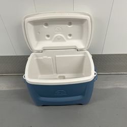 Igloo 60 Quart Roller Cooler With Retractable Handle And Wheels