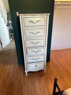 Vintage dresser