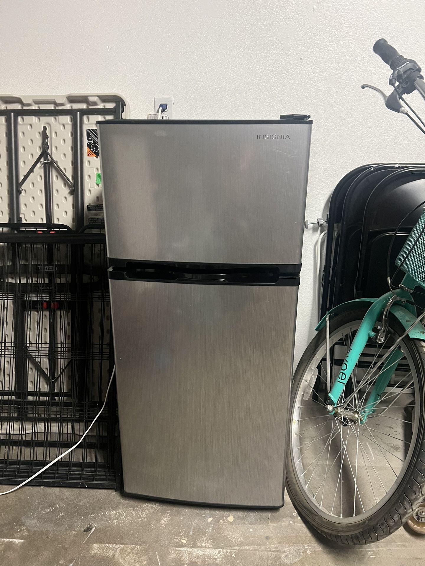 Mini Fridge Insignia