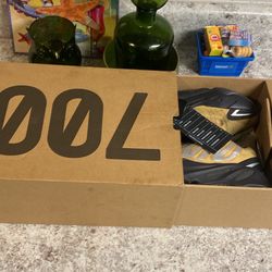 Yeezy 700 Boost Size 9.5 Fair Condition Comes With Box And Everything Can Lower Price If Needed