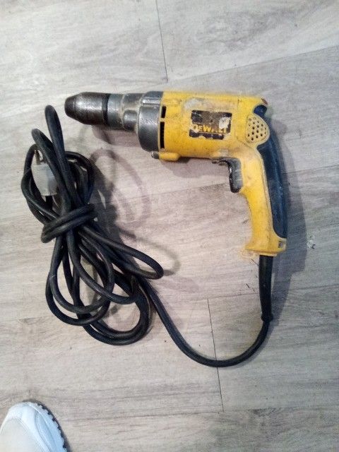 DEWALT VSR DRILL