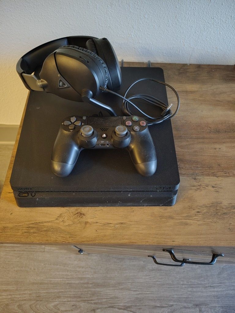 PS4 Slim With Turtle Beach Recon70 And Wireless Controller + Charging Chord