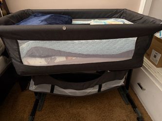 Baby Bassinet with Storage Basket