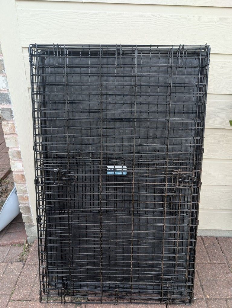 I Crate Large Pet cage In Great Shape and Portable!