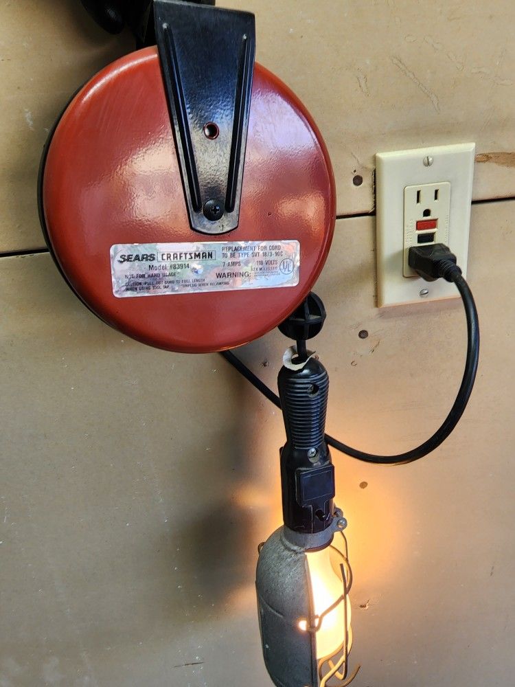 Vintage Sears Craftsman Retractable Work Light for Sale in Glendora, CA -  OfferUp