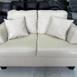 New Loveseat Sofá. 