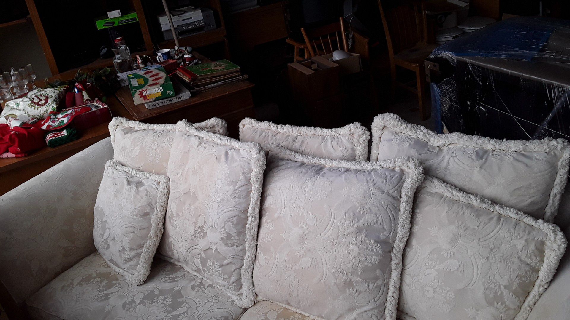 Coke white couch with pull out bed