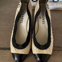 Chanel Python heels  cream and black