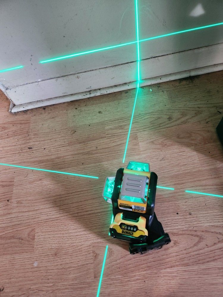 Laser Dewalt 360°, Batery And Charger Pick Up In Posen