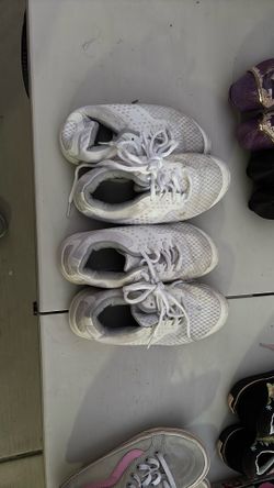 White Tennis Shoes - Girl US 2.5