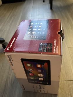 Pioneer DMH WT3800NEX 9” Apple CarPlay Android Auto Floating Screen Radio Full Kit Like New