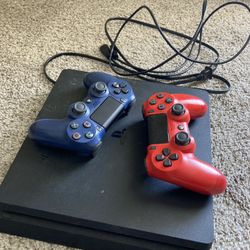 PS4 Wit 2 Controllers