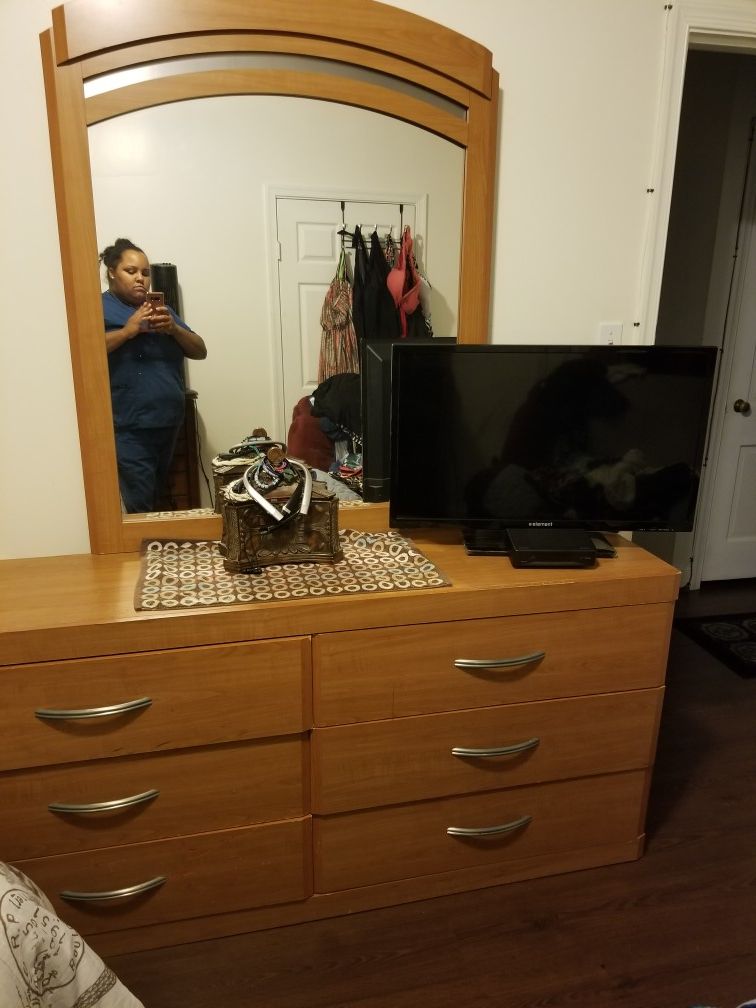 bedroom suite full size full /queen bedroom suite headboard,dresser/mirror, 5 drawer chest , 1 night stand 300 obo