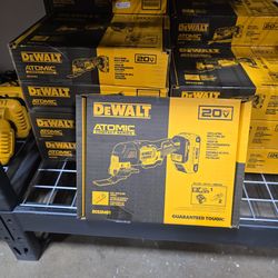 DEWALT DCS354D1 ATOMIC 20V MAX* Brushless Cordless Oscillating Multi-Tool Kit