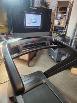 USED Nordictrack Commercial 1250 (2024 model) - 12" incline 12mph speed  Cosmetic imperfections 480$