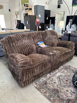 Manual recliner loveseat