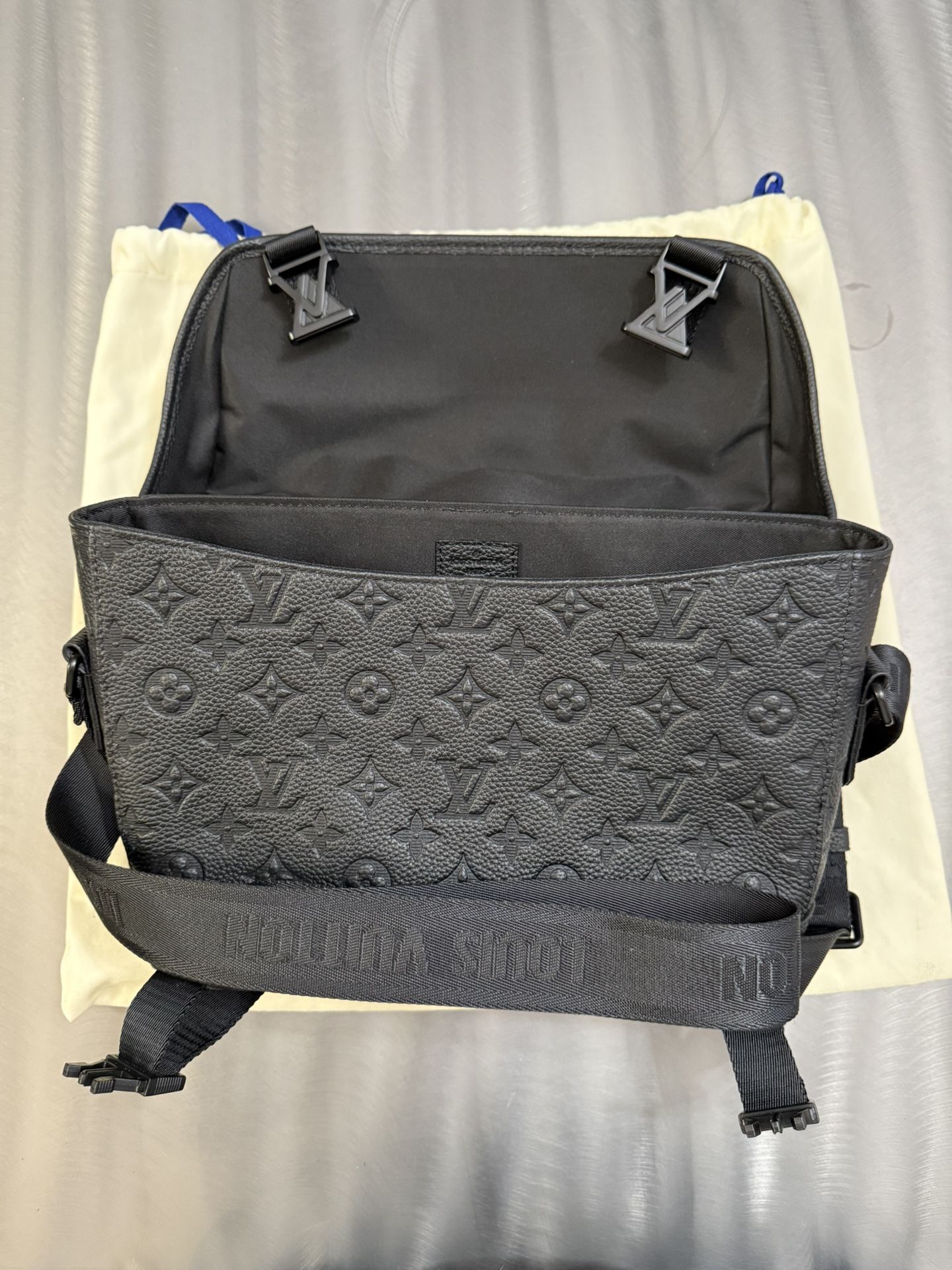 Louis Vuitton Unisex Bag